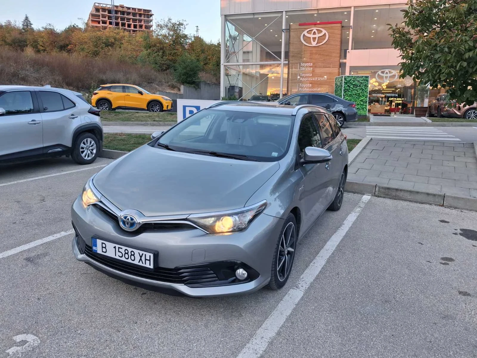 Toyota Auris 1.8 Hybrid, �����������, sportwagon | Mobile.bg � ����������� 2