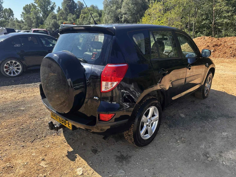 Toyota Rav4 2.2 D-4d 136к.с Кожен Салон НА ЧАСТИ, снимка 3 - Автомобили и джипове - 52557385