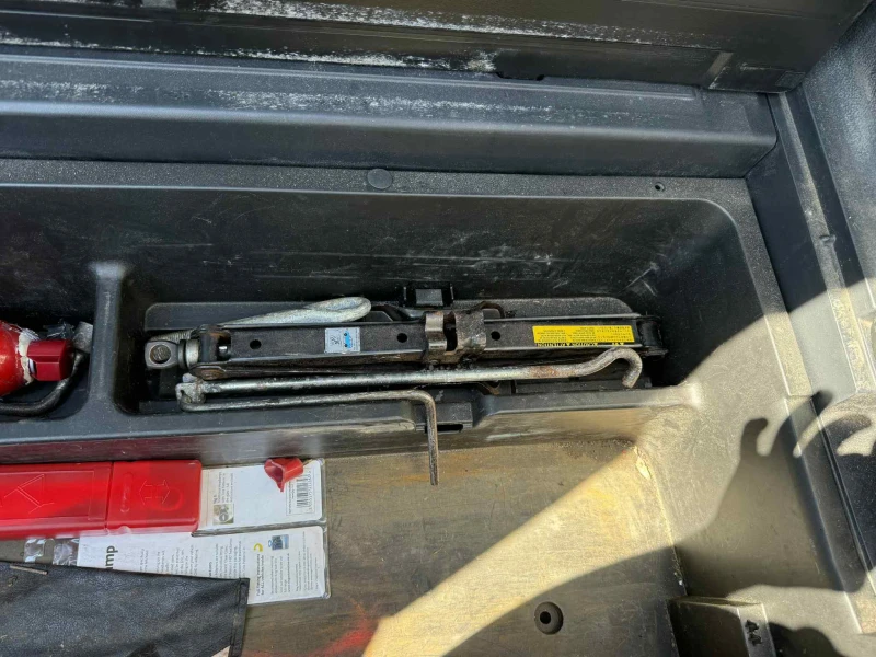 Toyota Rav4 2.2 D-4d 136к.с Кожен Салон НА ЧАСТИ, снимка 7 - Автомобили и джипове - 52557385