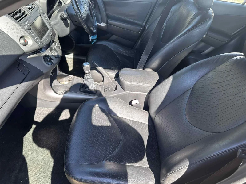 Toyota Rav4 2.2 D-4d 136к.с Кожен Салон НА ЧАСТИ, снимка 12 - Автомобили и джипове - 52557385