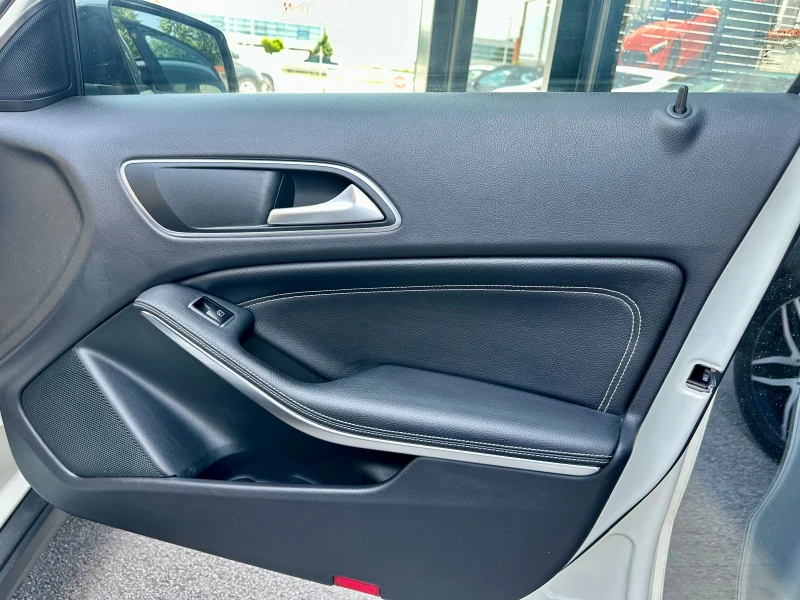 Mercedes-Benz GLA 220 cdi SPORT Premium Camera LED NAVI NIGHT PACK DISTR, снимка 13 - Автомобили и джипове - 50570100