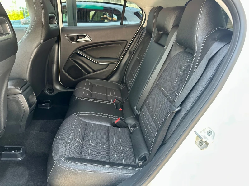 Mercedes-Benz GLA 220 cdi SPORT Premium Camera LED NAVI NIGHT PACK DISTR, снимка 15 - Автомобили и джипове - 50570100