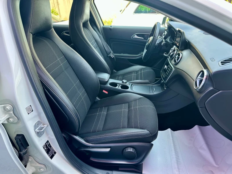 Mercedes-Benz GLA 220 cdi SPORT Premium Camera LED NAVI NIGHT PACK DISTR, снимка 12 - Автомобили и джипове - 50570100