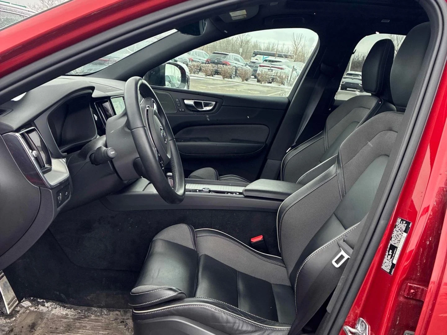 Volvo XC60 R-design* Hybrid* Line Assist* Подгрев* Пано, снимка 7 - Автомобили и джипове - 53826871