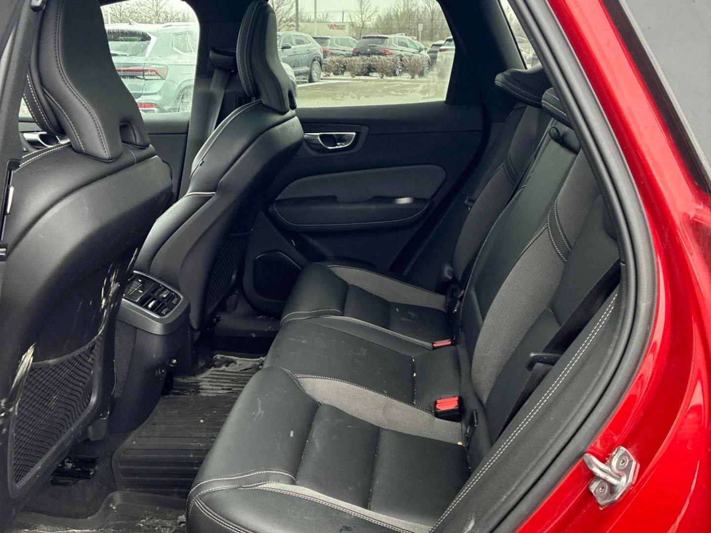 Volvo XC60 R-design* Hybrid* Line Assist* Подгрев* Пано, снимка 11 - Автомобили и джипове - 53826871