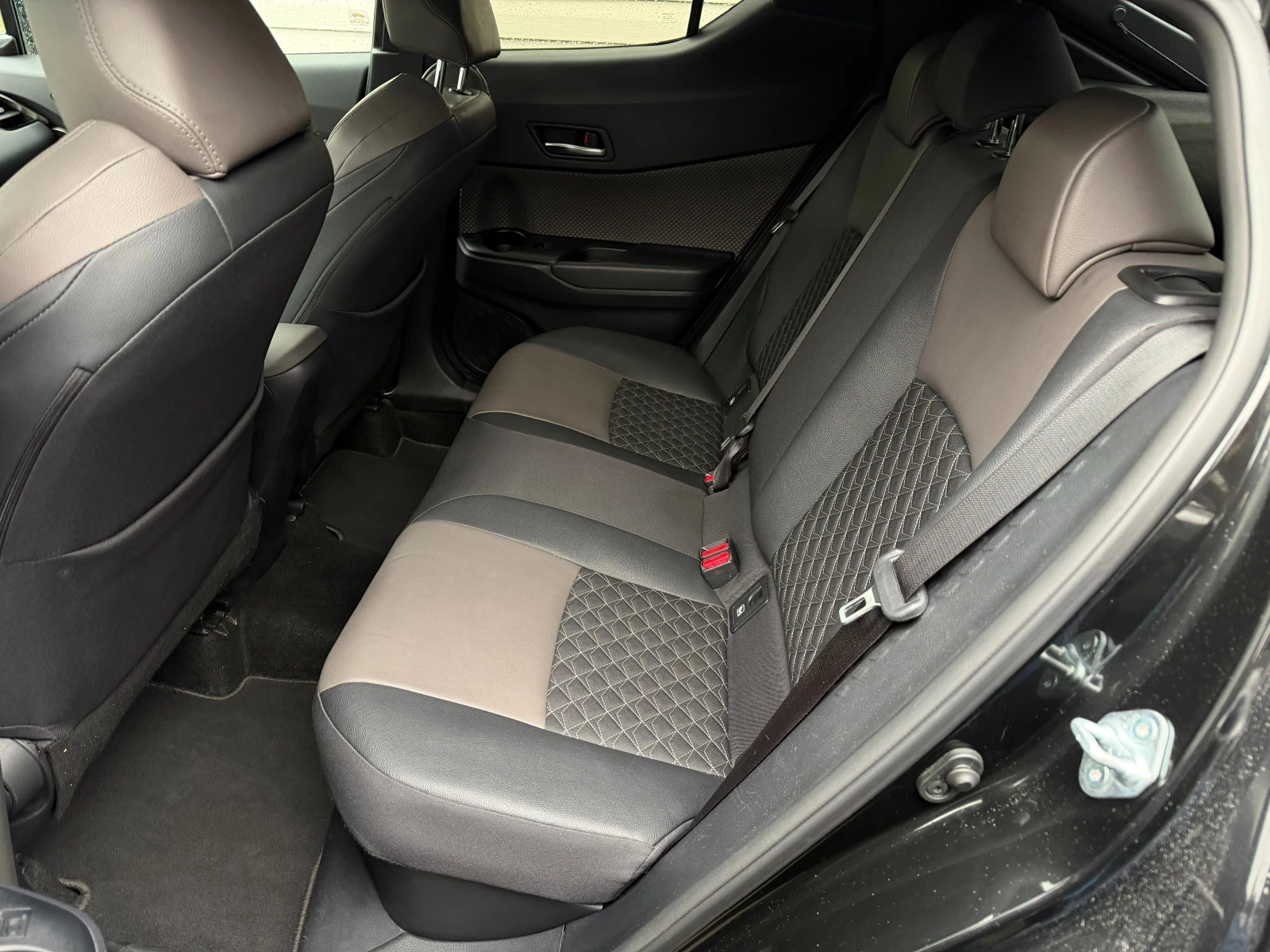 Toyota C-HR 2.0* 184к.с.* СЕРВИЗНА КНИЖКА С ПЪЛНА ИСТОРИЯ, снимка 9 - Автомобили и джипове - 54124589