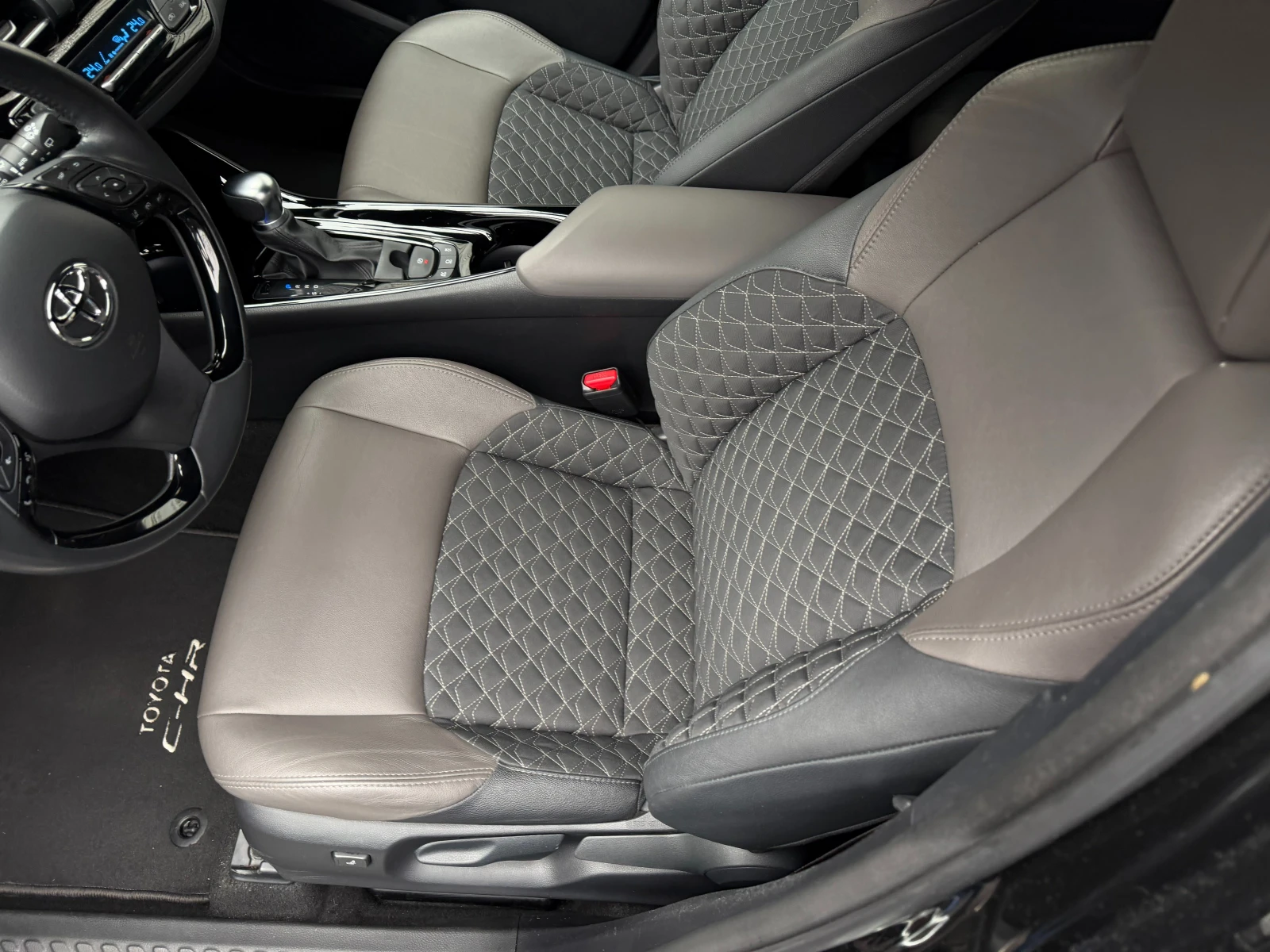 Toyota C-HR 2.0* 184к.с.* СЕРВИЗНА КНИЖКА С ПЪЛНА ИСТОРИЯ, снимка 8 - Автомобили и джипове - 54124589