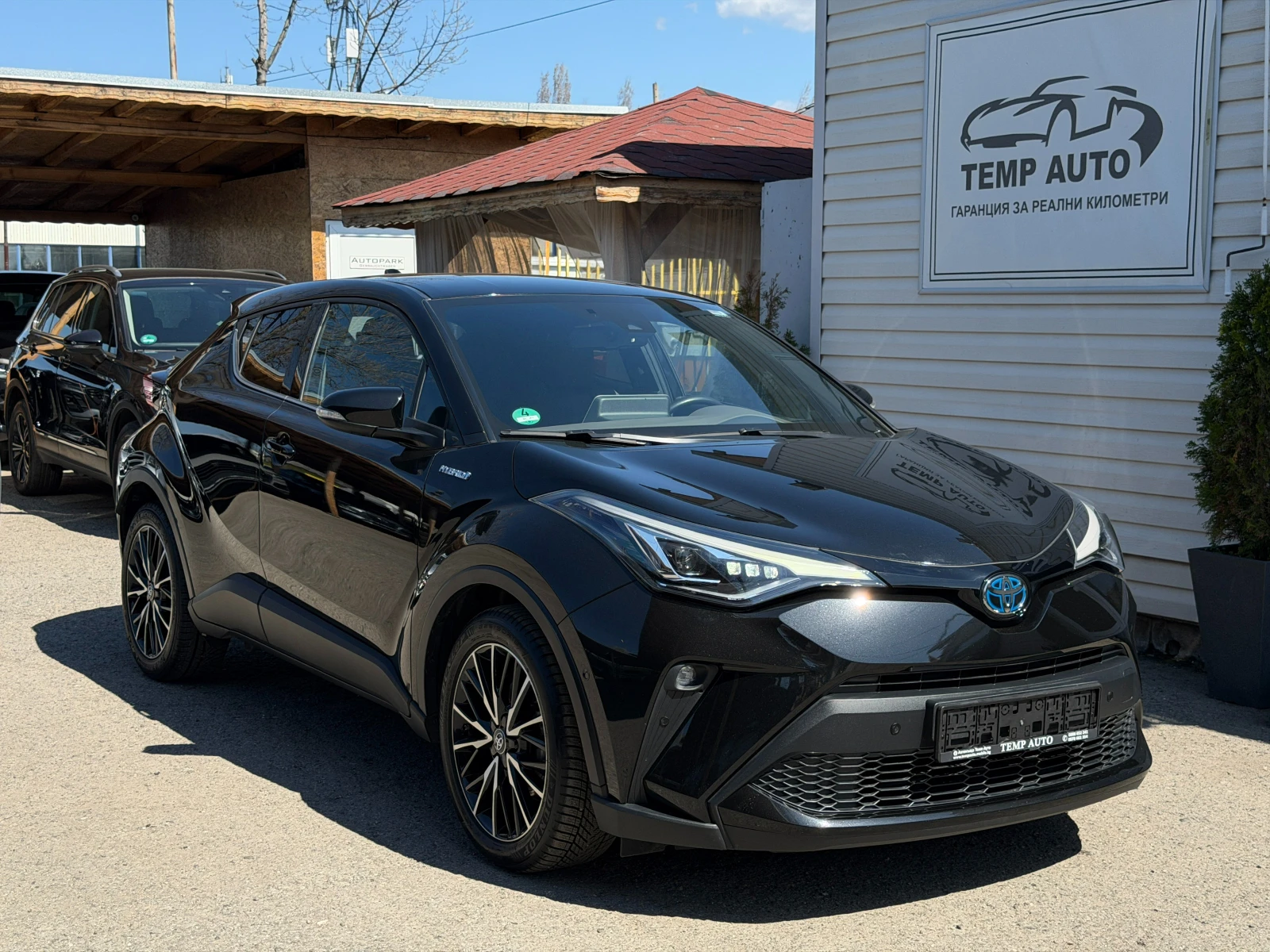Toyota C-HR 2.0* 184к.с.* СЕРВИЗНА КНИЖКА С ПЪЛНА ИСТОРИЯ, снимка 3 - Автомобили и джипове - 54124589