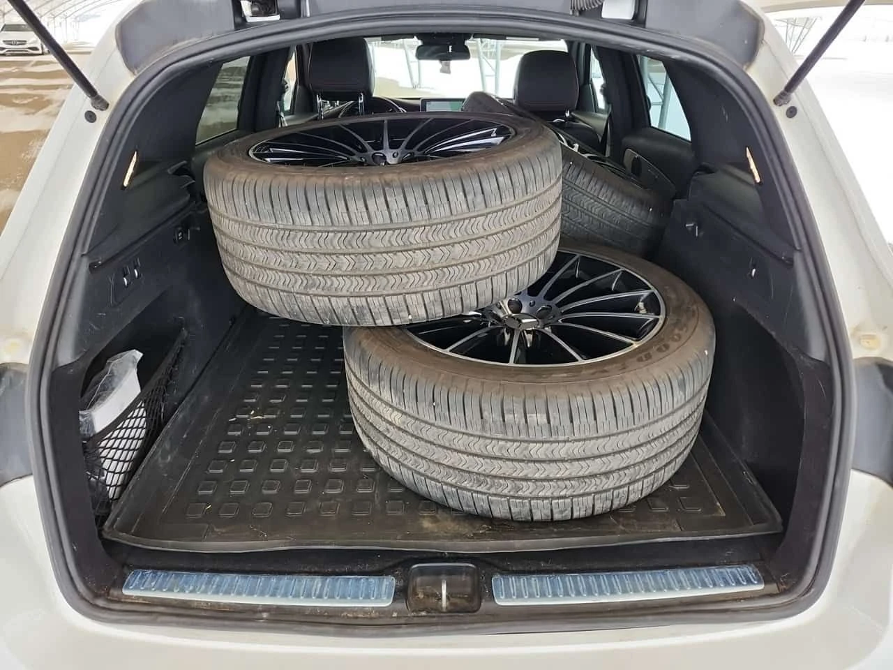 Mercedes-Benz GLE 43 AMG  | DISTRONIC | MEMORY | ДВА КЛЮЧА | , снимка 14 - Автомобили и джипове - 54201099