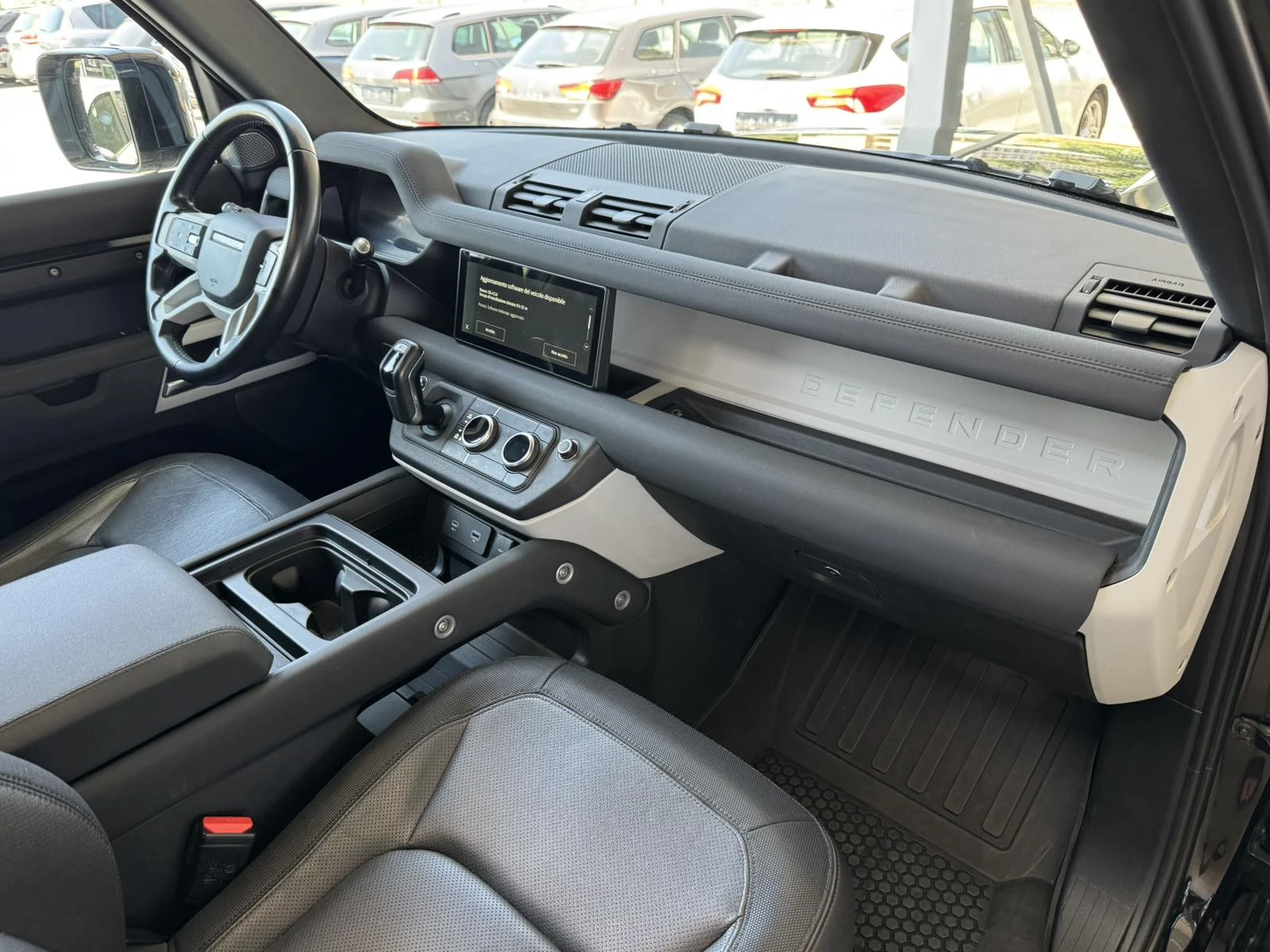 Land Rover Defender 3.0* 250ps* X-Dinamic* 4x4* 7M* КОЖА* НАВИ* ПАНО* , снимка 10 - Автомобили и джипове - 55610788