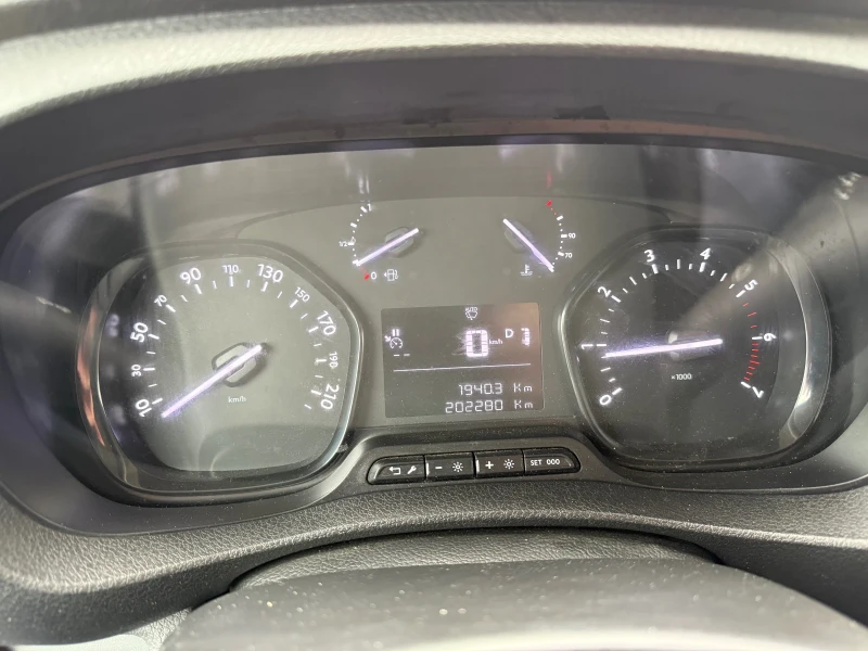 Toyota Proace Long, снимка 15 - Бусове и автобуси - 53385899