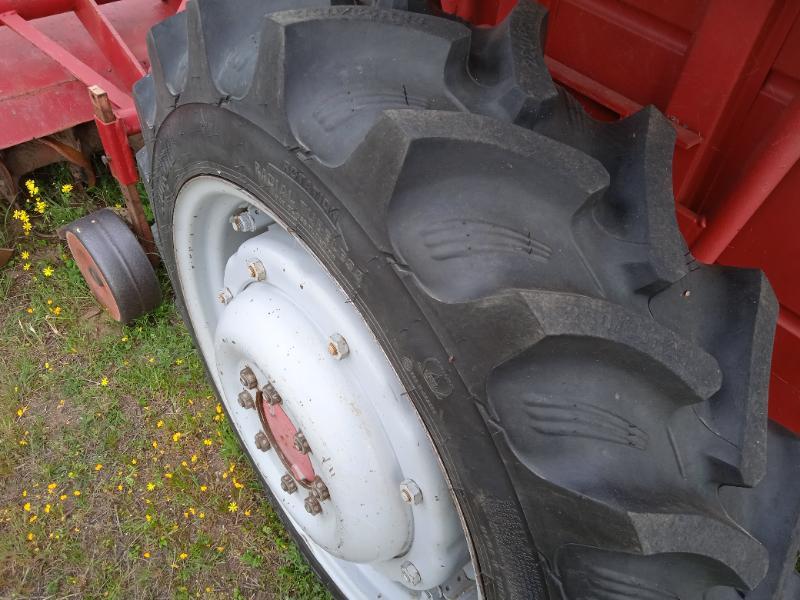 Трактор Massey 158, снимка 5 - Селскостопанска техника - 45578826