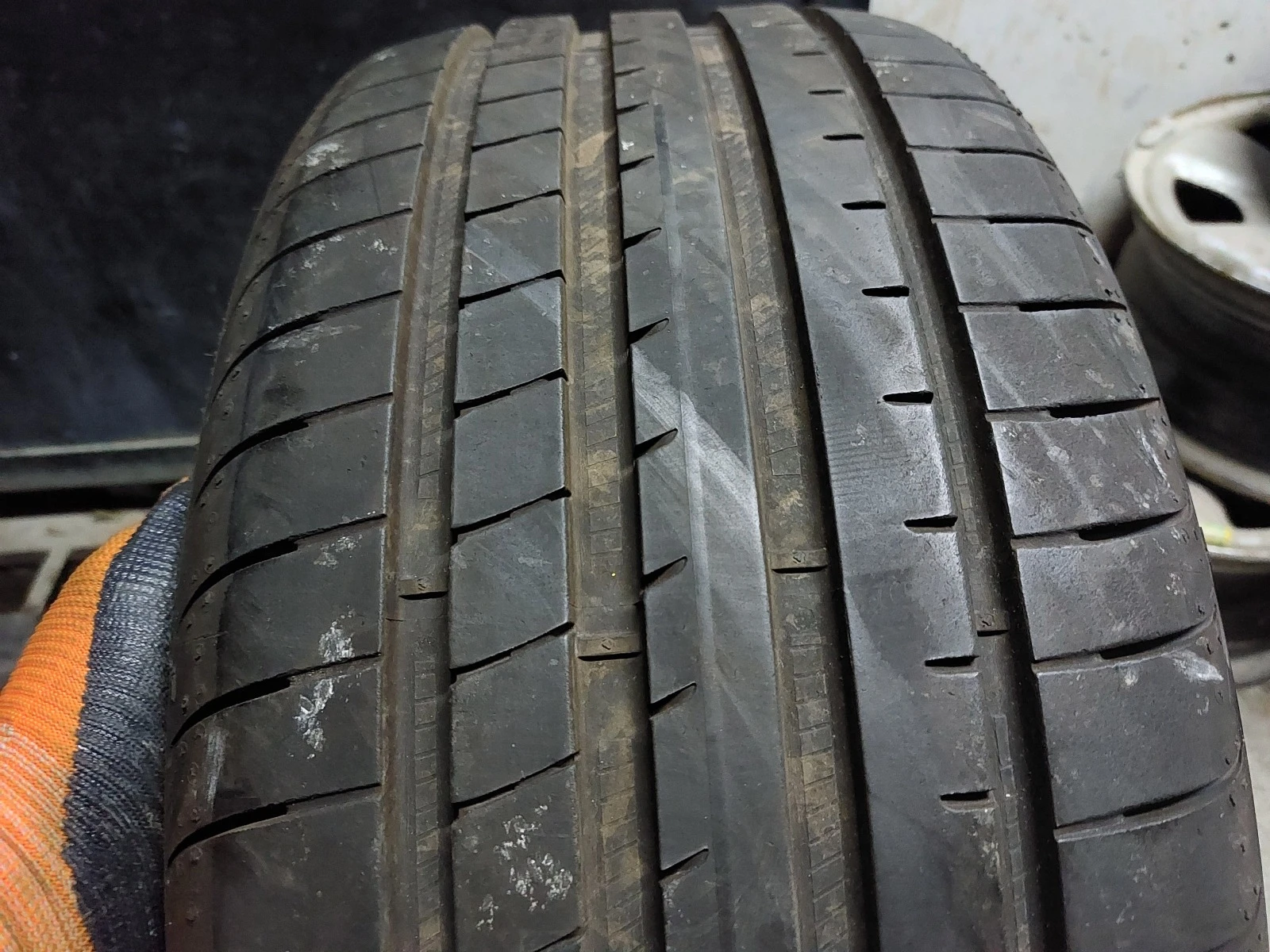 ���� 235/40R18 | Mobile.bg � ����������� 2