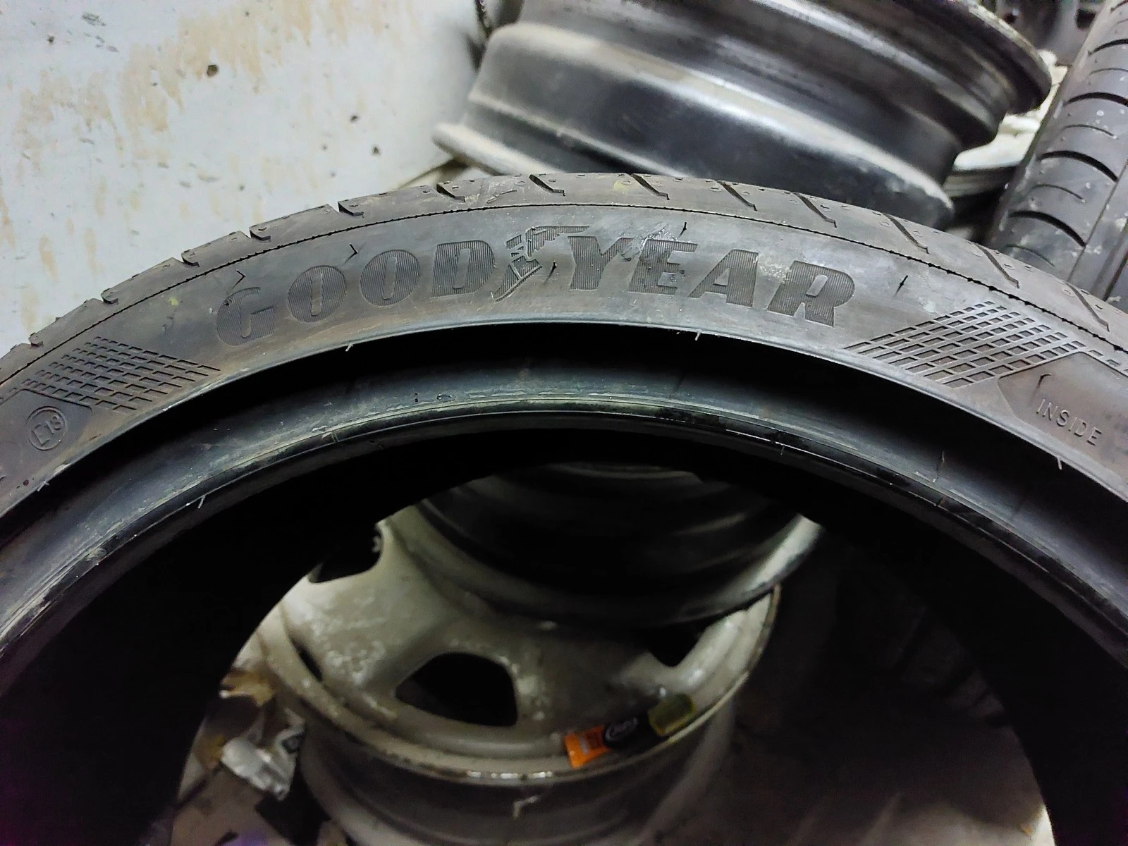 ���� 235/40R18 | Mobile.bg � ����������� 3