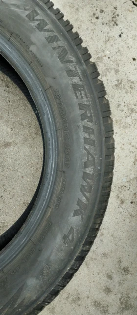 Гуми Зимни 225/60R18, снимка 4 - Гуми и джанти - 53233223