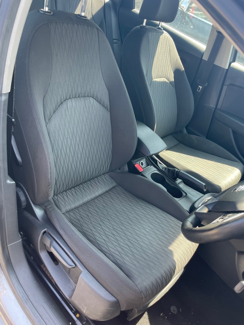 Seat Leon 1.6 TDI, снимка 10 - Автомобили и джипове - 40890107
