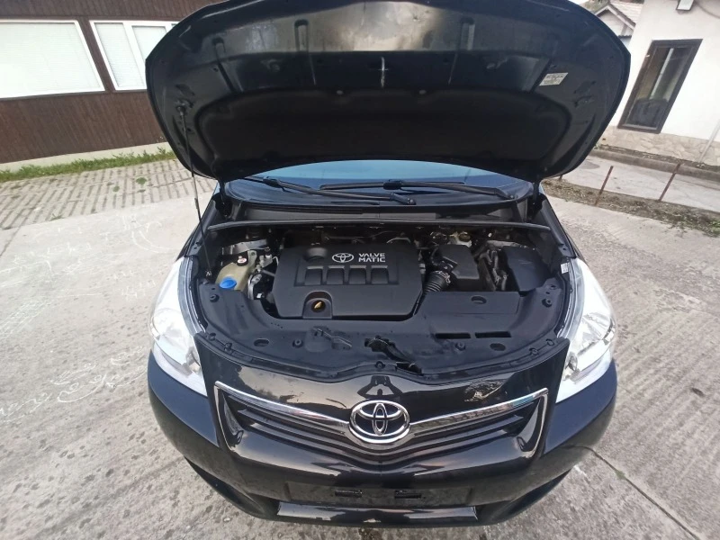 Toyota Verso 1.6 Valve Matic Swiss, снимка 12 - Автомобили и джипове - 45753367