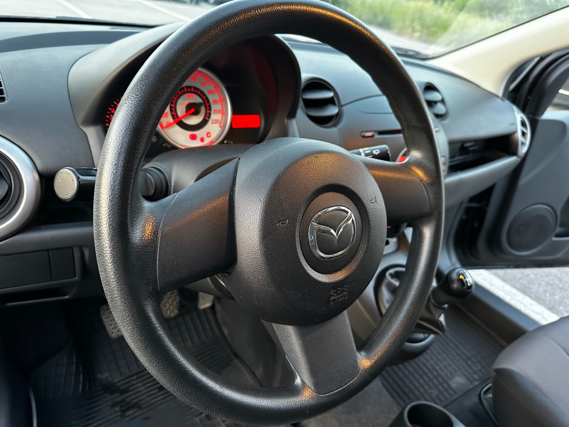 Mazda 2 1.3i 86 кс, снимка 13 - Автомобили и джипове - 46312162