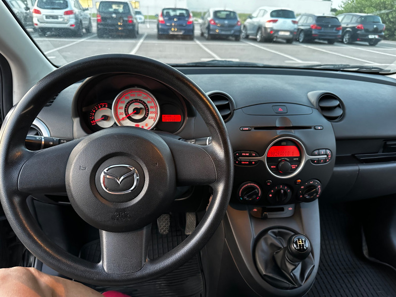 Mazda 2 1.3i 86 кс, снимка 14 - Автомобили и джипове - 46312162