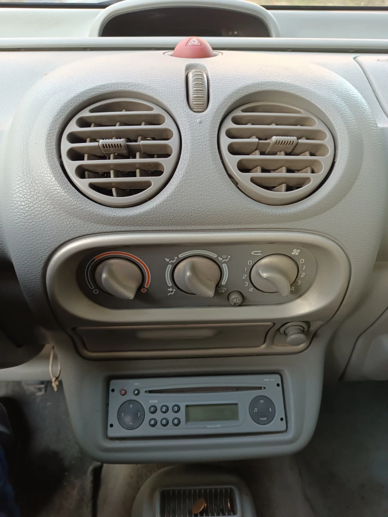 Renault Twingo, снимка 7 - Автомобили и джипове - 49383746