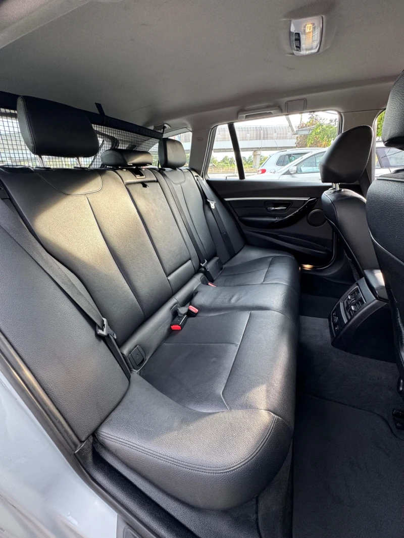 BMW 330 d xDrive Luxury LCI, снимка 11 - Автомобили и джипове - 51614865