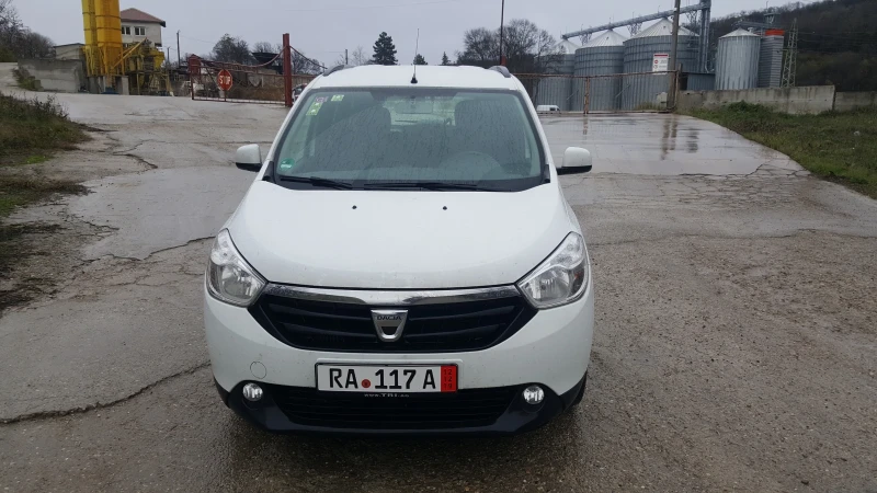 Dacia Lodgy 1.2, снимка 4 - Автомобили и джипове - 52407586