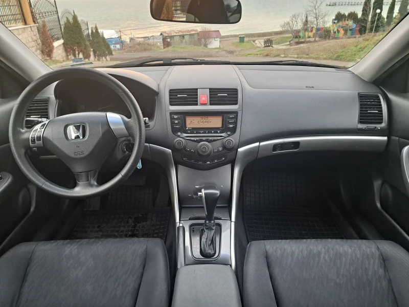 Honda Accord 2.0 Автоматик , снимка 12 - Автомобили и джипове - 53297732