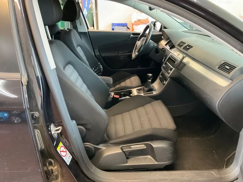 VW Passat 2.0 TDI Sportline, снимка 3 - Автомобили и джипове - 55467760
