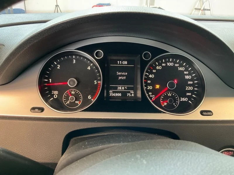 VW Passat 2.0 TDI Sportline, снимка 4 - Автомобили и джипове - 55467760