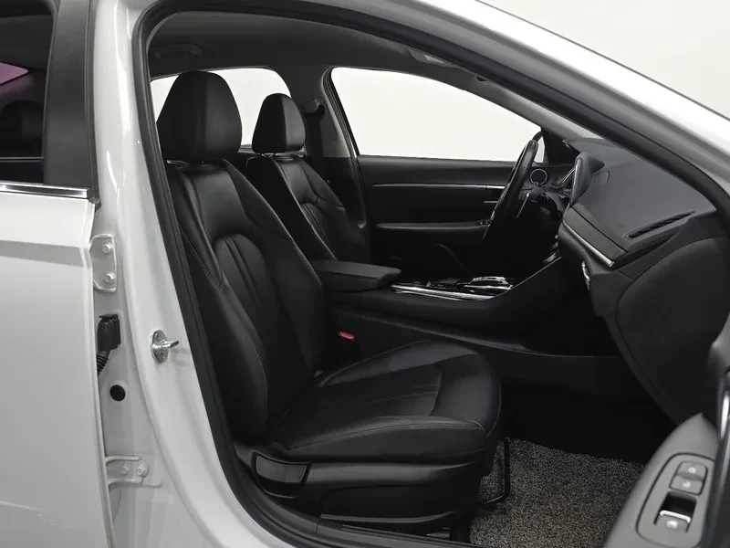Hyundai Sonata 2.0 Premium, снимка 11 - Автомобили и джипове - 56163549