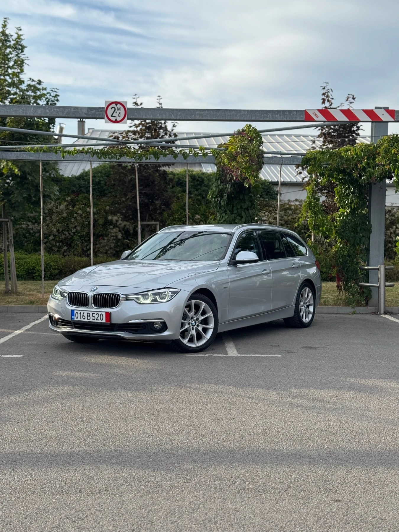 BMW 330 d xDrive Luxury LCI, снимка 1