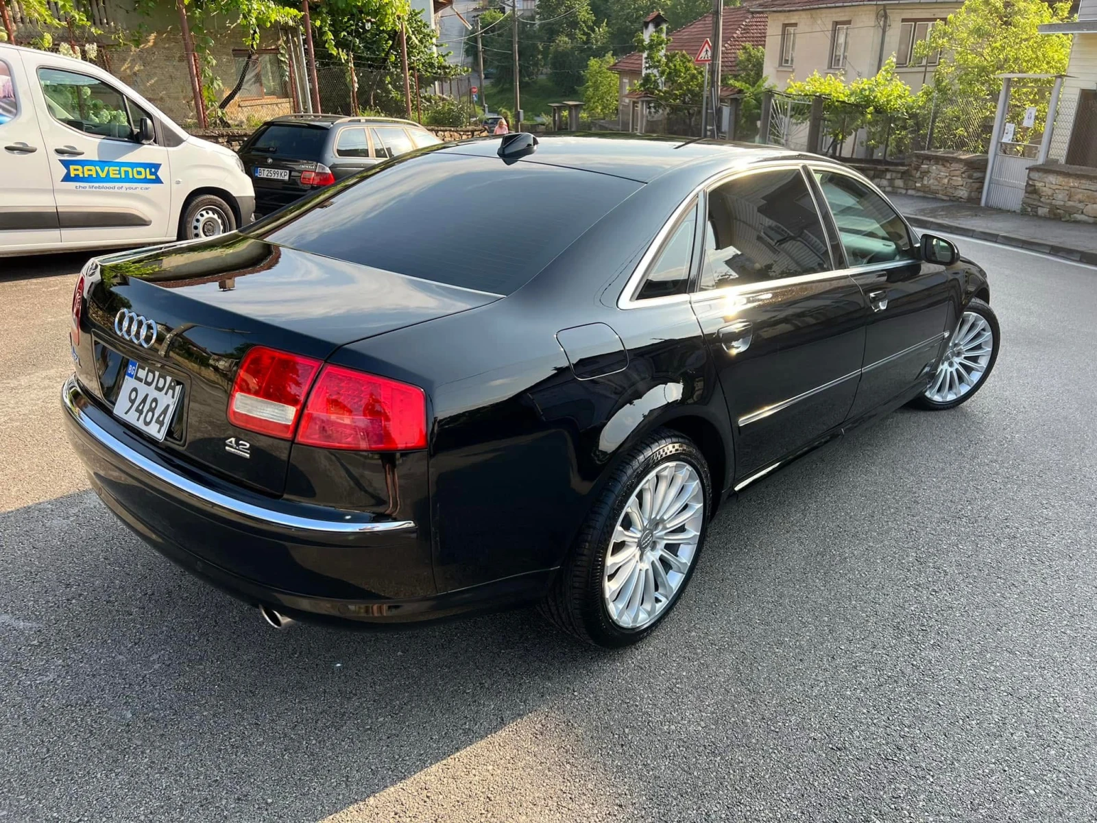 Audi A8 4.2 - изображение 2