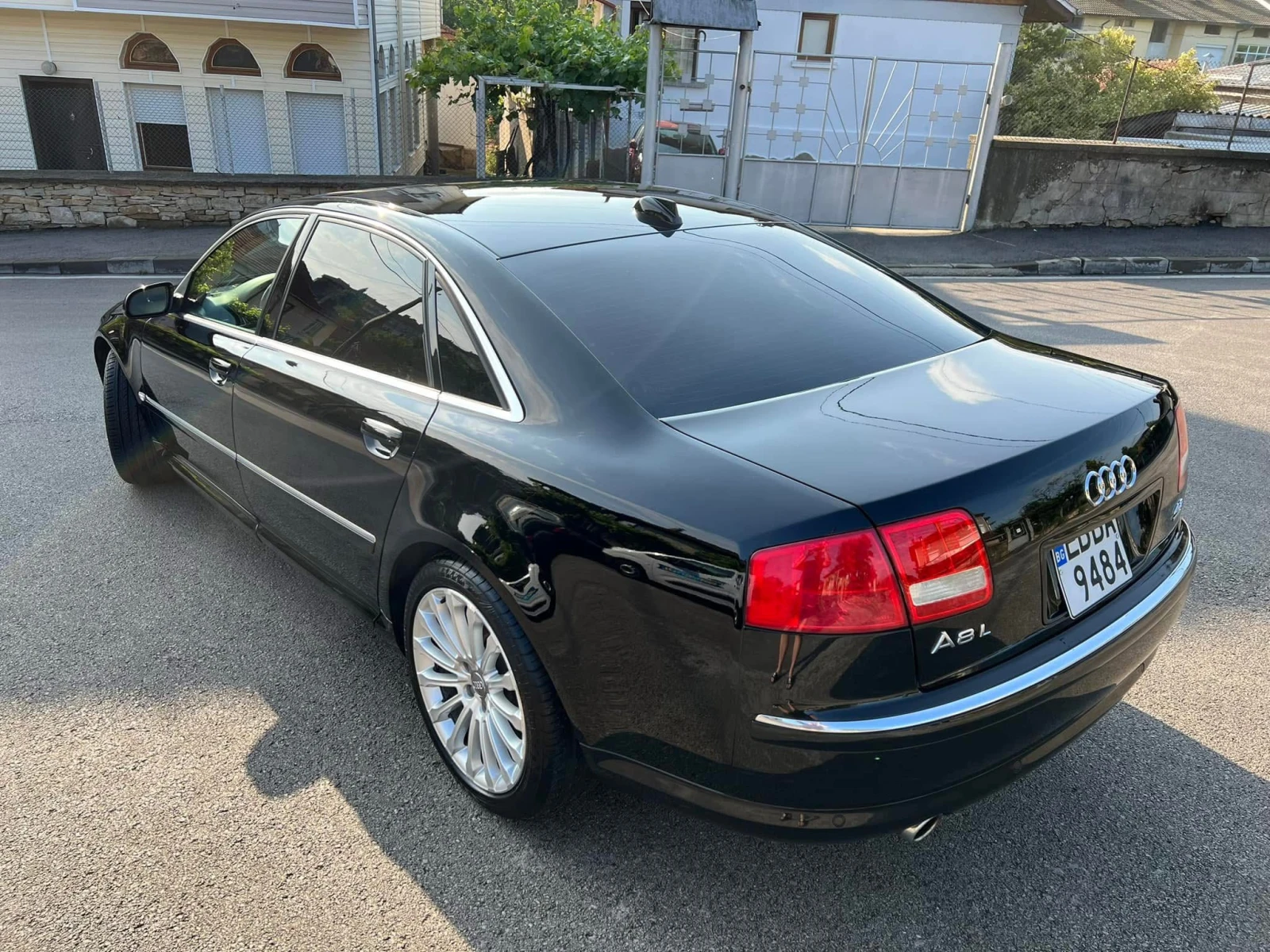 Audi A8 4.2 - изображение 3