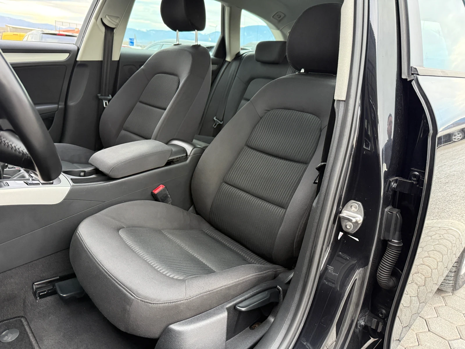 Audi A4 2.0 TDI, снимка 9 - Автомобили и джипове - 54124396