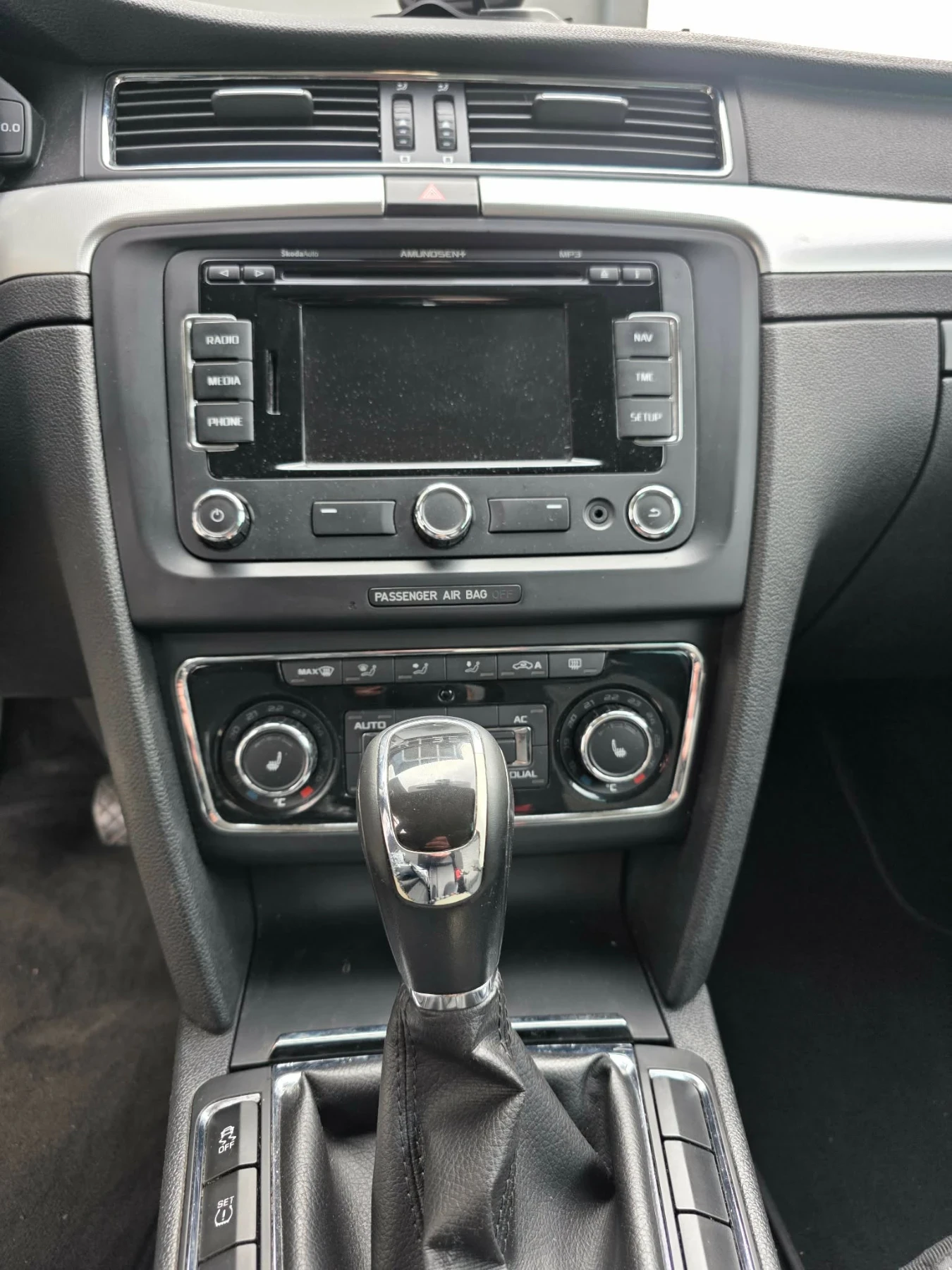 Skoda Superb 2.0 TDI, снимка 16 - Автомобили и джипове - 54161551