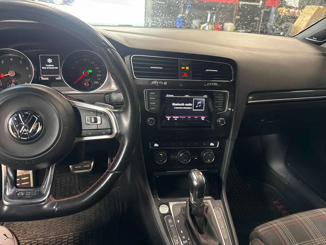 VW Golf * GTI* DSG* ПОДГРЕВ* ПАНОРАМА* КАМЕРА* , снимка 9 - Автомобили и джипове - 54254325