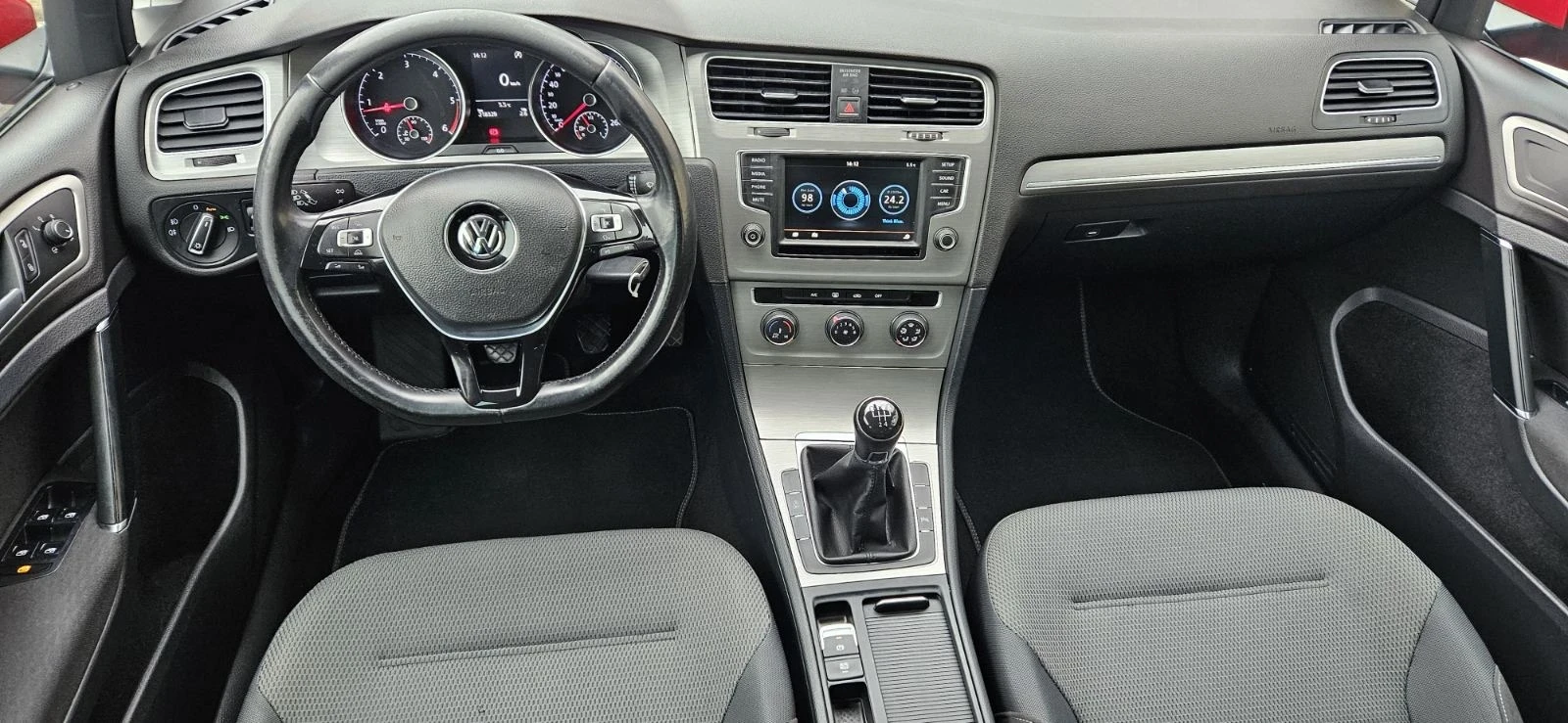 VW Golf 1.6TDI-110к.с. Bluemotion, снимка 6 - Автомобили и джипове - 54379007