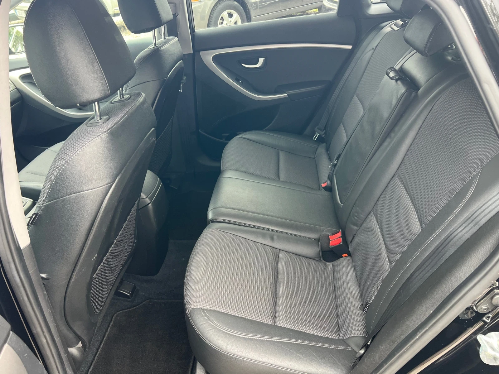 Hyundai I30 Blue 1.6 GDI* ШВЕЙЦАРИЯ* КОЖА* , снимка 9 - Автомобили и джипове - 54640775