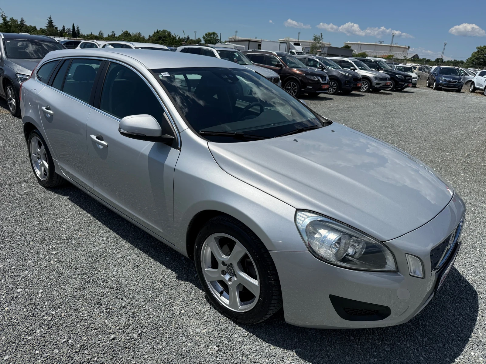 Volvo V60 (KATO НОВА), снимка 3 - Автомобили и джипове - 54915589