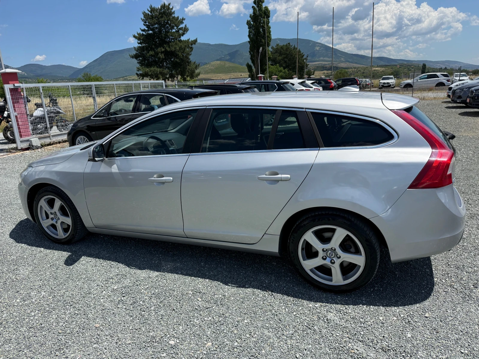 Volvo V60 (KATO НОВА), снимка 9 - Автомобили и джипове - 54915589