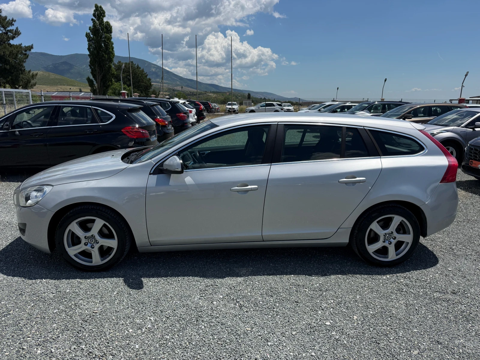 Volvo V60 (KATO НОВА), снимка 10 - Автомобили и джипове - 54915589