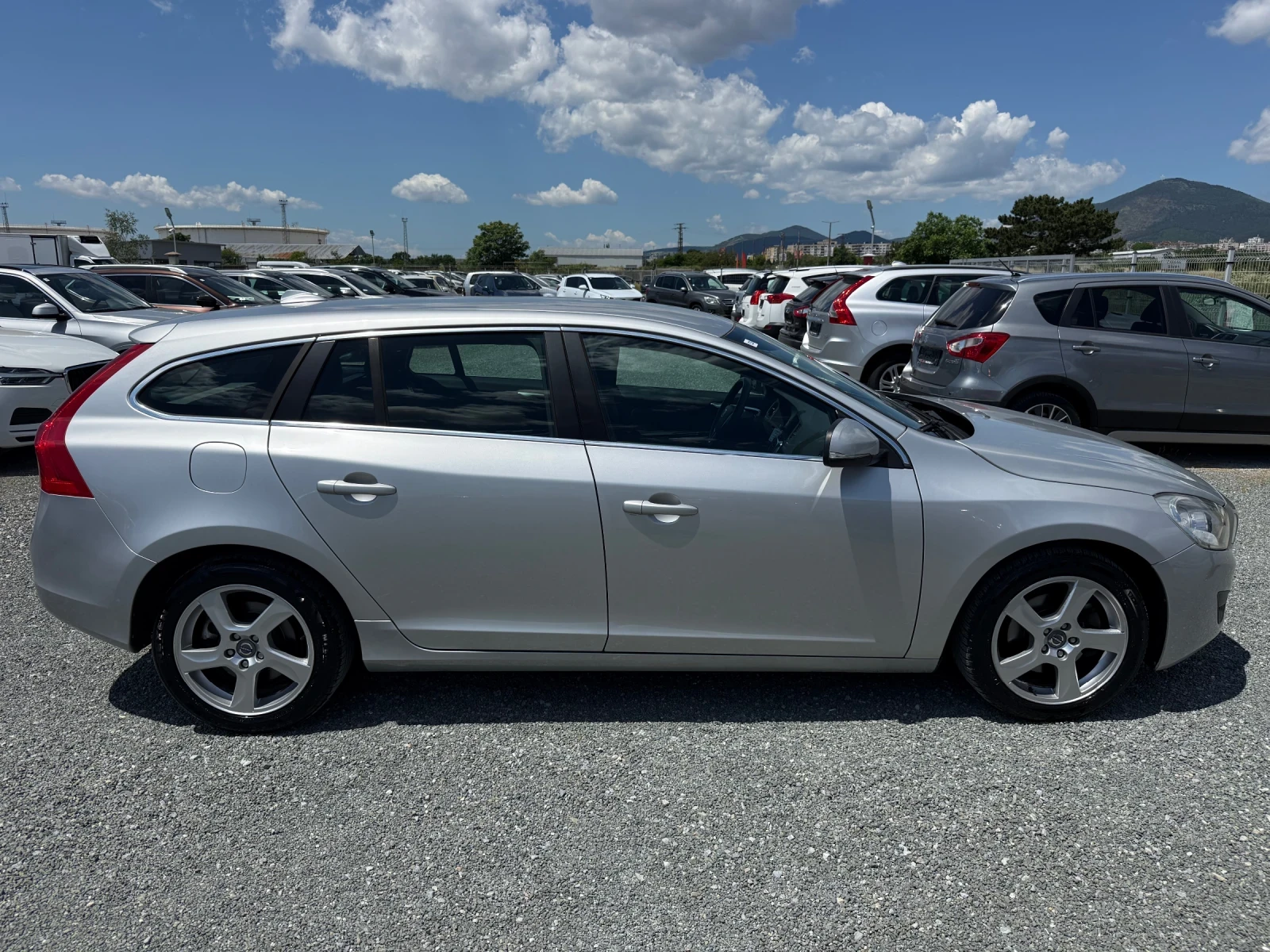 Volvo V60 (KATO НОВА), снимка 4 - Автомобили и джипове - 54915589