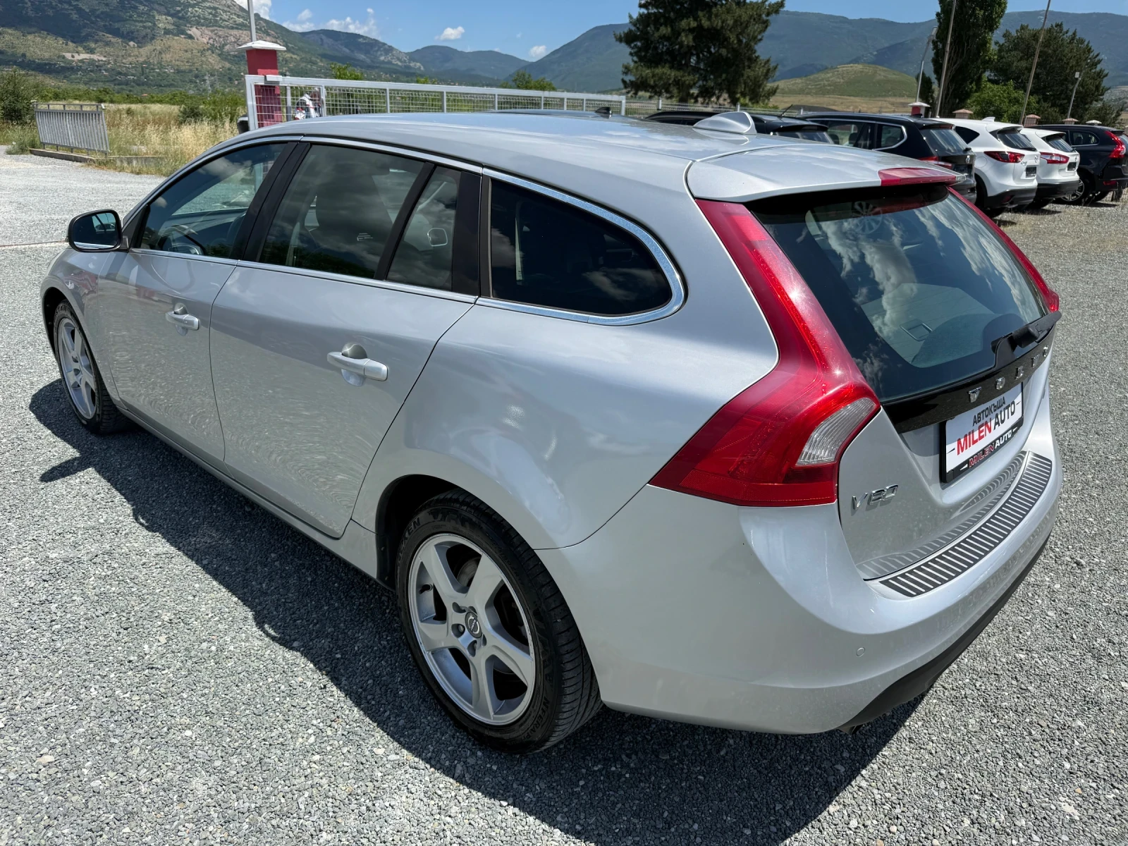 Volvo V60 (KATO НОВА), снимка 8 - Автомобили и джипове - 54915589