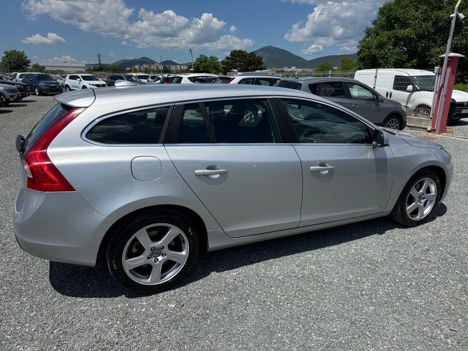 Volvo V60 (KATO НОВА), снимка 5 - Автомобили и джипове - 54915589