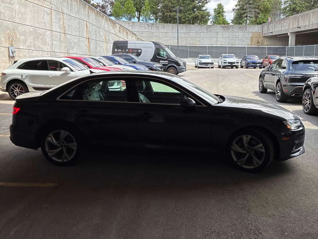Audi A4 * Progressiv * ГЛАВНО ПРЕДСТАВИТЕЛСТВО* , снимка 4 - Автомобили и джипове - 55023774