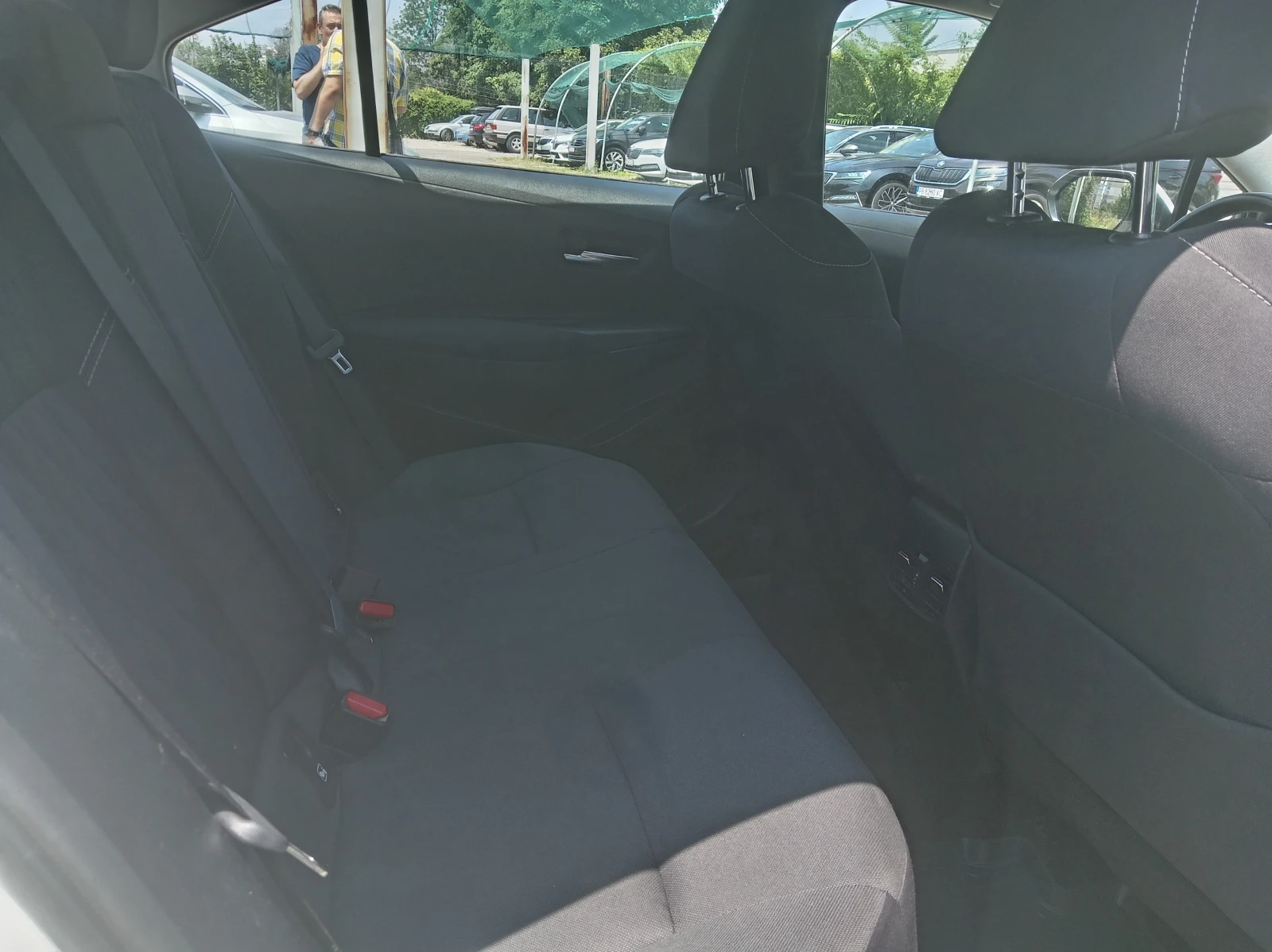Toyota Corolla 1.5i Гаранционна, снимка 9 - Автомобили и джипове - 55146440