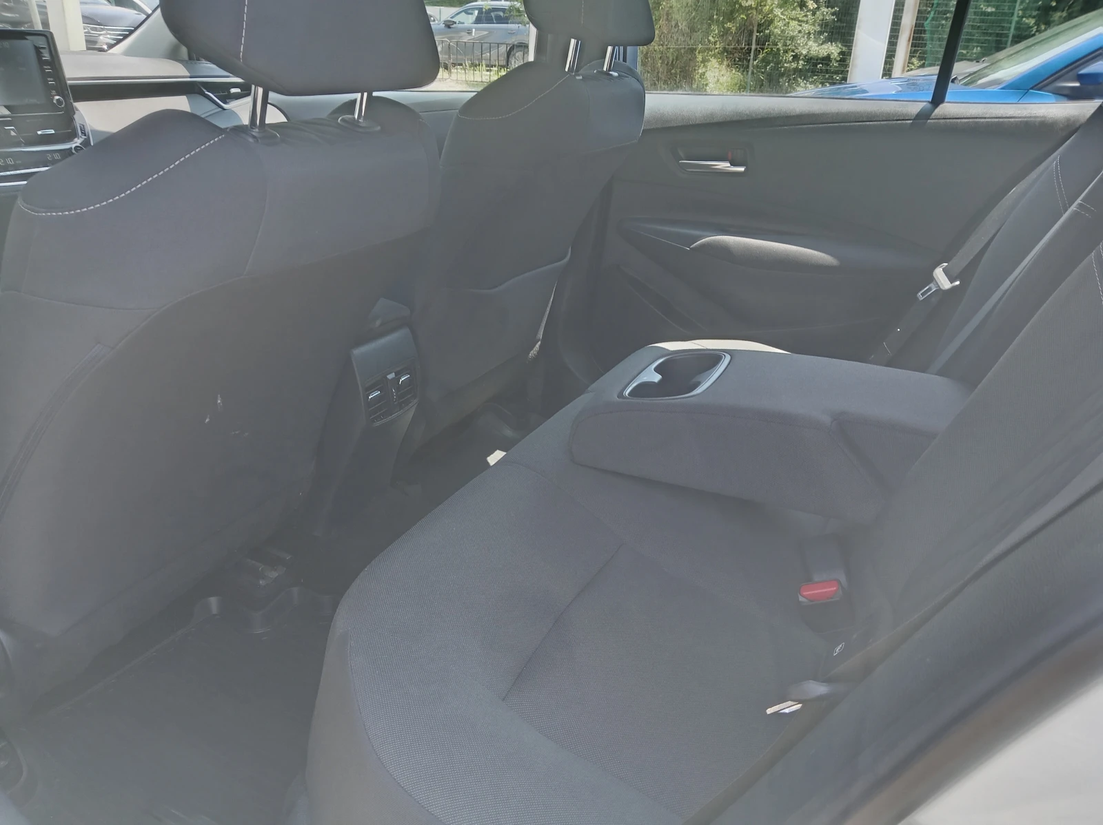 Toyota Corolla 1.5i Гаранционна, снимка 10 - Автомобили и джипове - 55146440