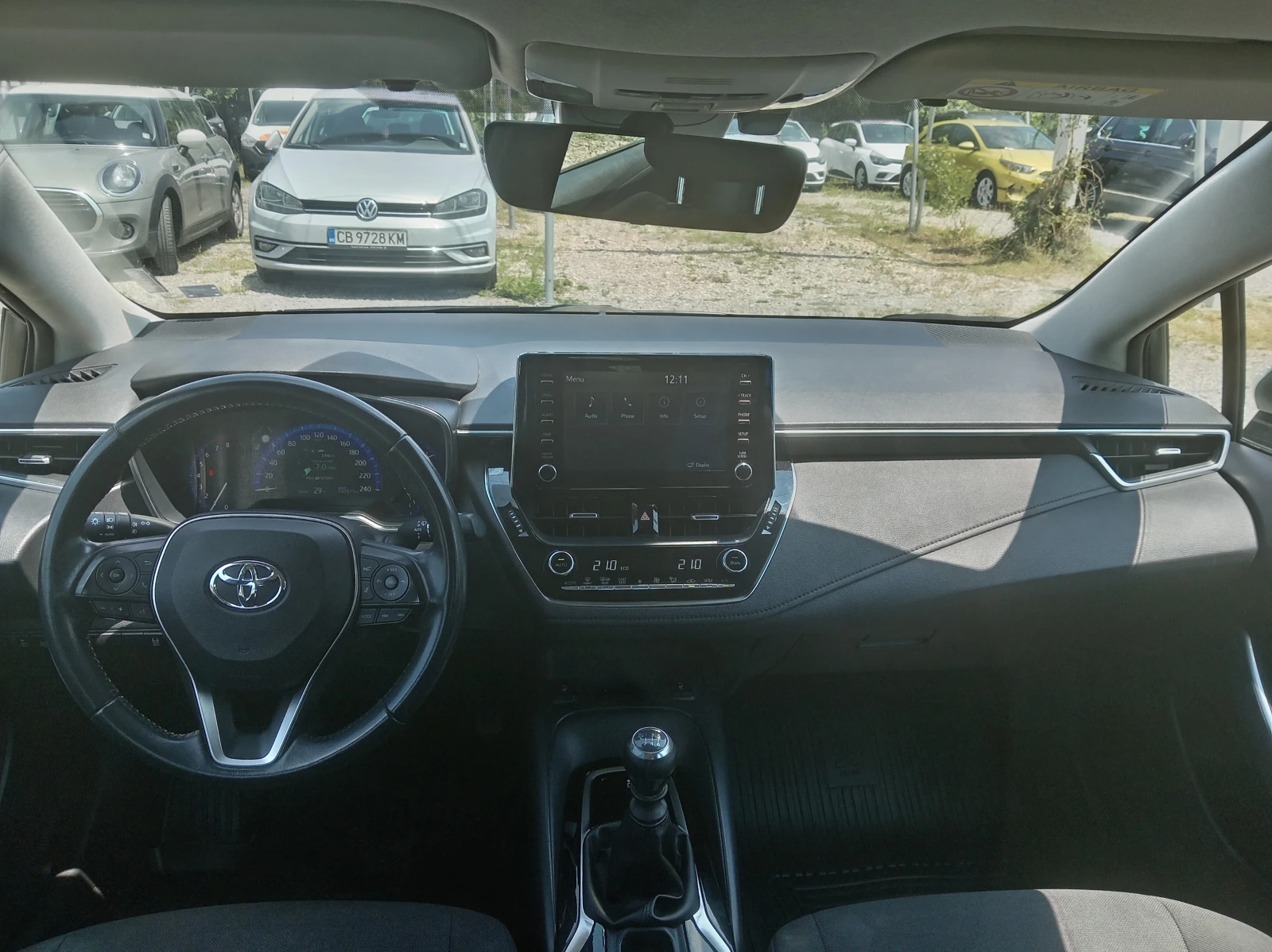 Toyota Corolla 1.5i Гаранционна, снимка 11 - Автомобили и джипове - 55146440
