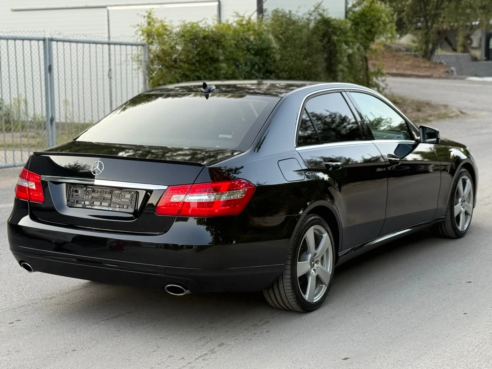 Mercedes-Benz E 350 E300CDI FULL AMG ДИСТРОНИК PARK ASSYST , снимка 4 - Автомобили и джипове - 55546143