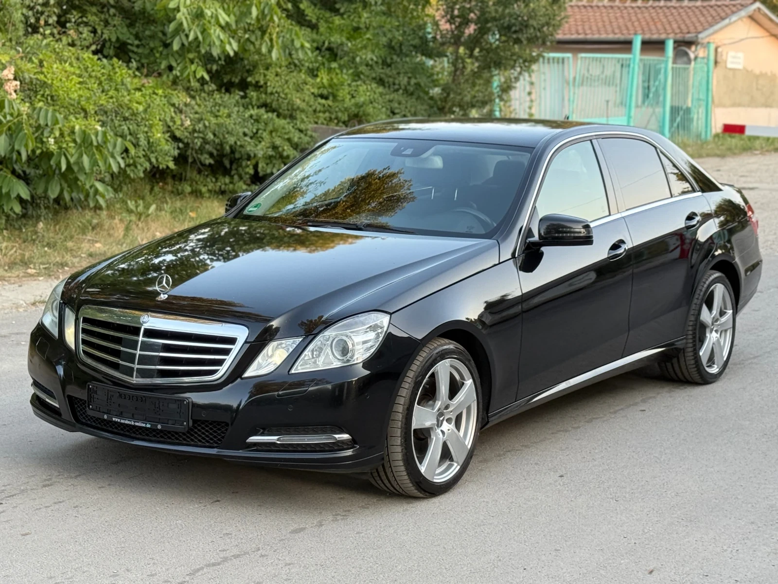 Mercedes-Benz E 350 E300CDI FULL AMG ДИСТРОНИК PARK ASSYST , снимка 2 - Автомобили и джипове - 55546143